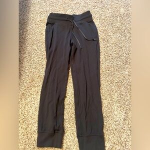Lululemon CROP ready to rulu sweatpants!